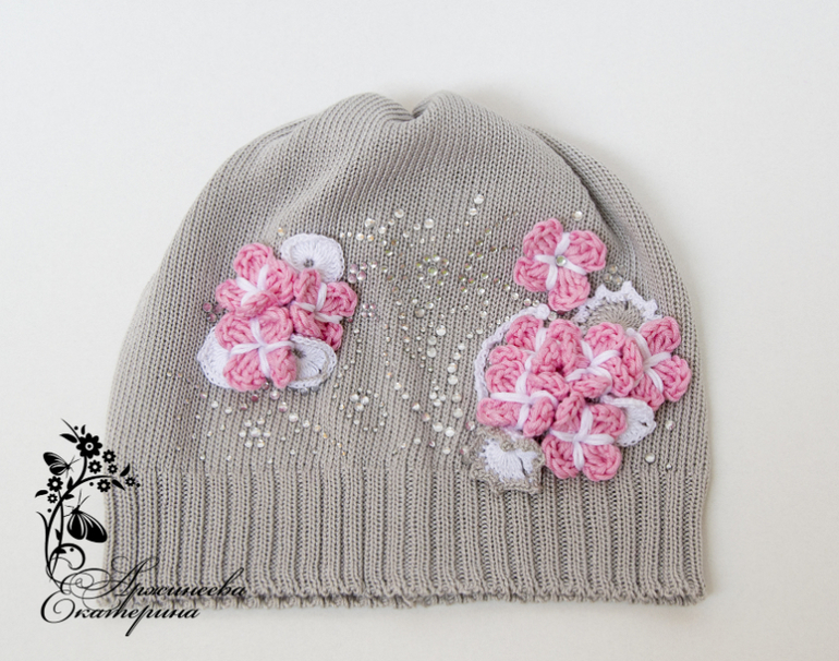 Весенние шапочки для Анны...