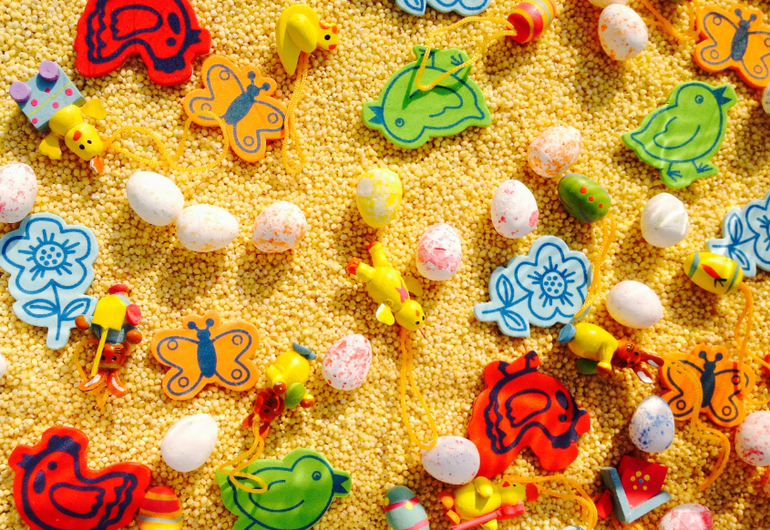 Пасхальная сенсорная коробка