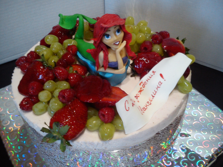 Йогуртовый тортик с Ариэль, для маленькой Евангелины.