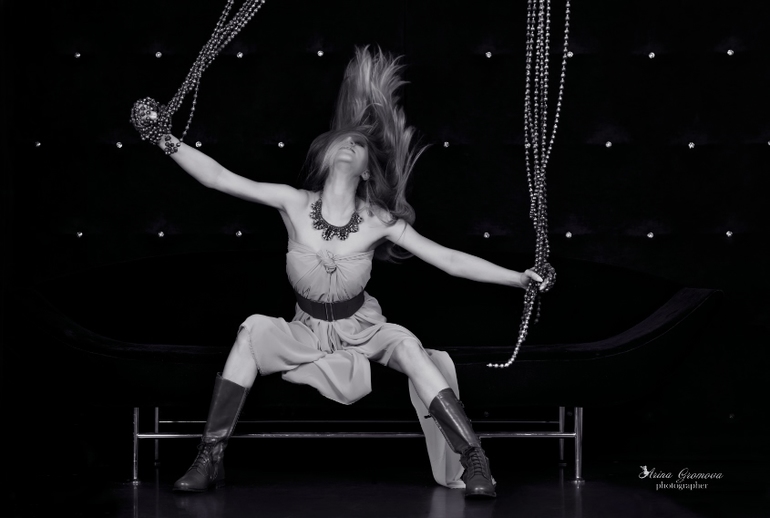 Про загадочную девушку!