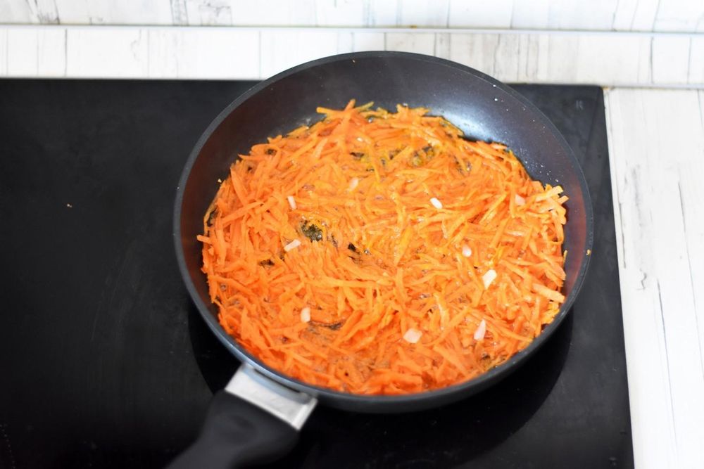 Жареная печень с луком и морковью рецепт с фото пошагово на сковороде