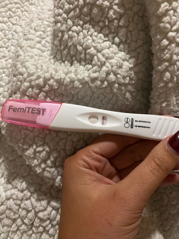 Феми тесты отзывы. Струйный тест femitest. ФЕМИТЕСТ струйный 10. ФЕМИТЕСТ струйный 10 ММЕ/мл. Тест на беременность femitest струйный положительный.