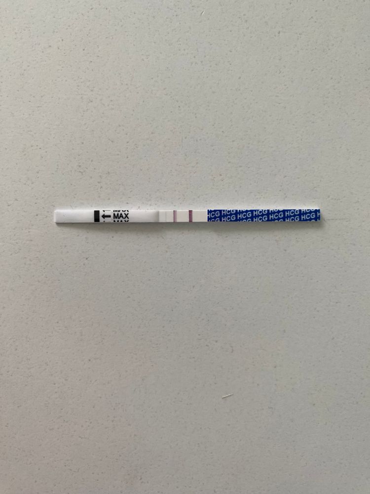 тест на беременность показывает. тест кто пострадает первым. тест на беременность на 10 дп. думала тест. мемы письменно.