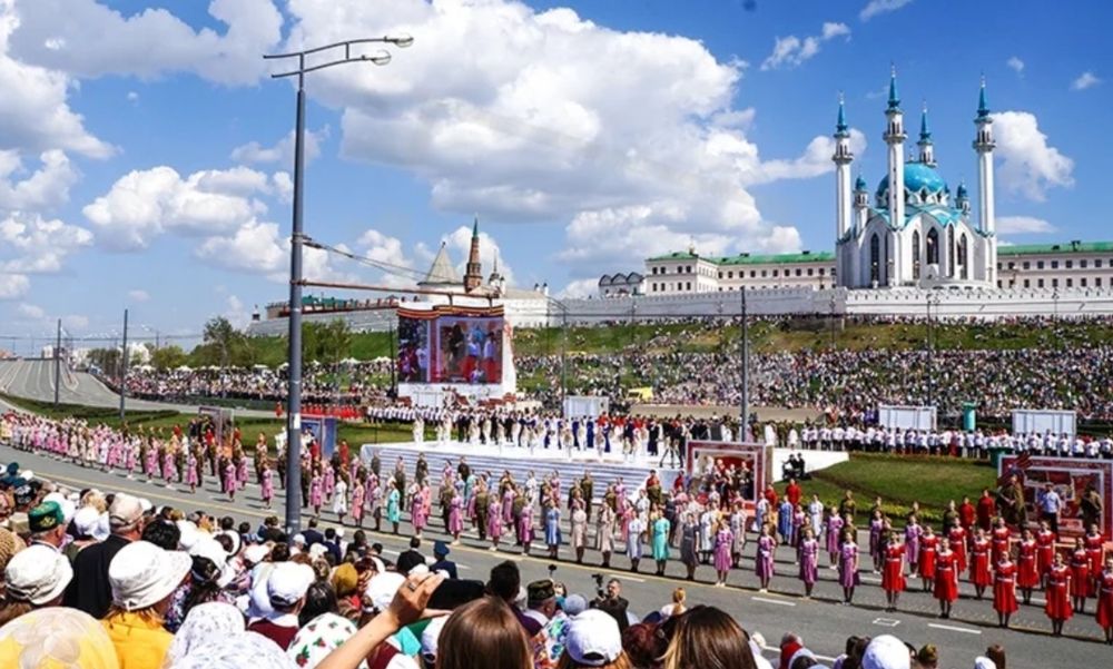 Где будет проходить день города казань. Площадь тысячелетия Казань. Площадь тысячелетия Казань 9 мая. Площадь 1000 летия Казань. Площадь 1 мая Казань.