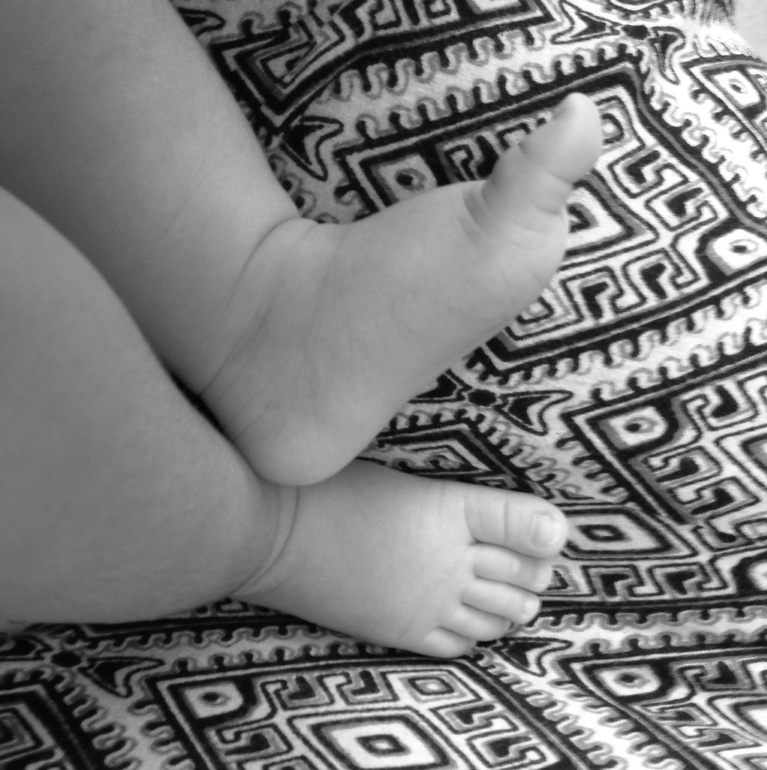 В черно-белом..