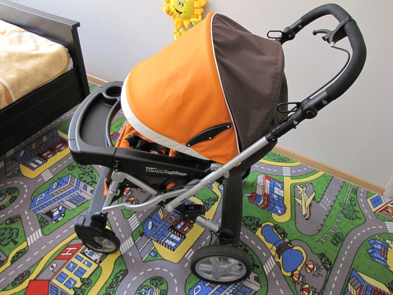 ПРОДАМ коляску Peg-perego Uno + сумка б/у 4 500 руб